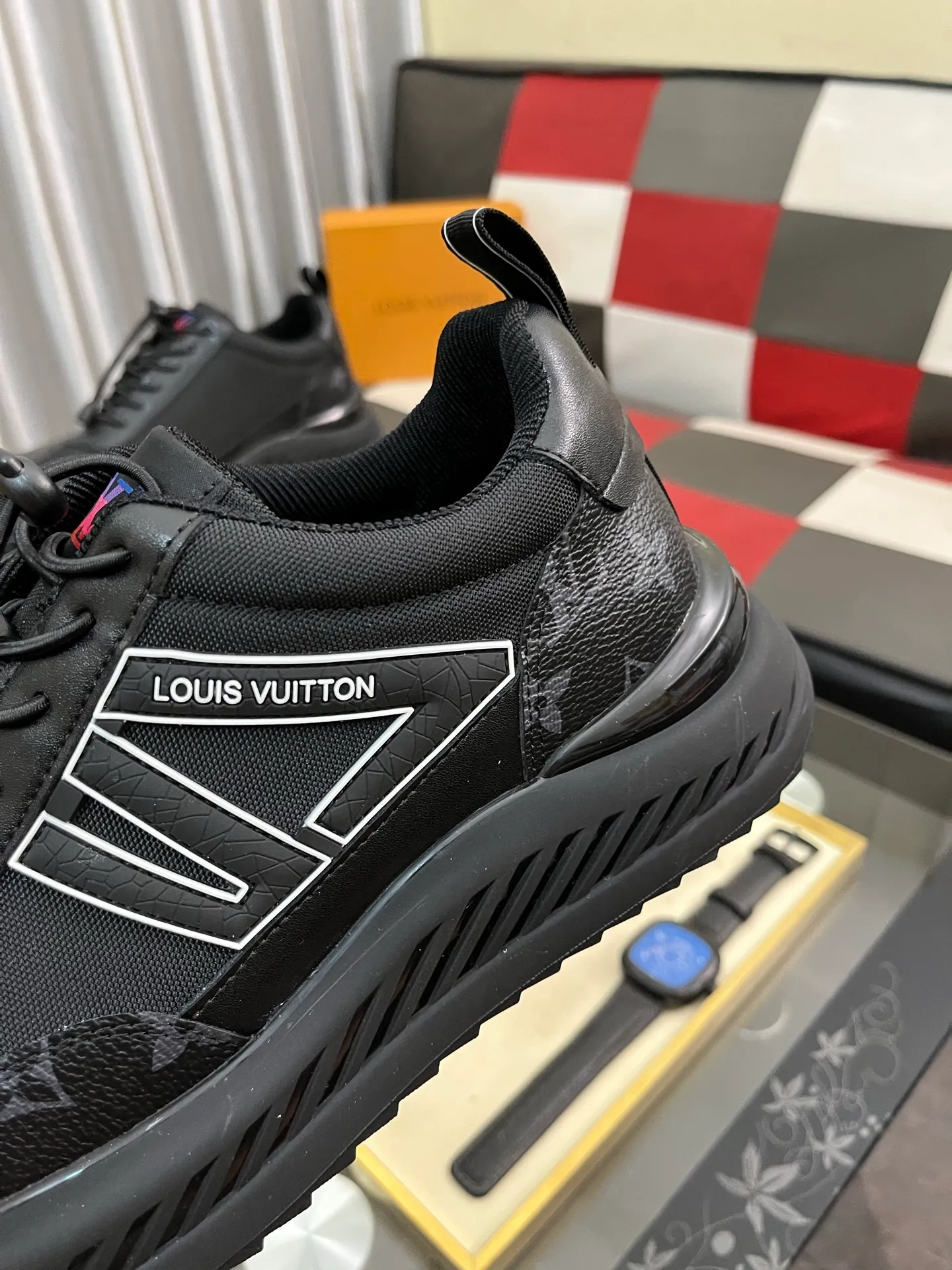 Men's shoes 💰458⌚️⌚️【LOUlS VUlTTON】Louis Vuitton ~ unique and casual style. LV counter purchasing 🏃casual shoes😍😍 are on sale at the men's counter at the same time. Italian imported brands select top-layer Italian cowhide. 🐑Sheepskin lining (refuses to discolor and grind feet) Sole: Original sole specially provided by the original factory 🎬Better in kind Code number: 38-444⃣️Color selection